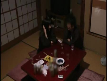 【人妻ナンパ】スワッピング大好き夫婦が一般人夫婦に声を掛け...泥酔させたら強制夫婦交換セックス！？ free on - Ero Video 