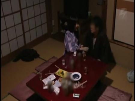 【人妻ナンパ】スワッピング大好き夫婦が一般人夫婦に声を掛け...泥酔させたら強制夫婦交換セックス！？ free on - Ero Video 