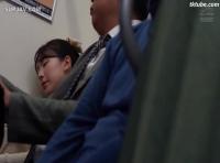 【モザイク破壊】 「君たち仲間だったの？！」スカートがめくれっぱなしに気づかないパンチラを見ながら隠シコしてたら隣の子にバレて弱みを握られ何度もヤられた