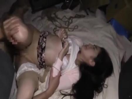睡眠薬飲まされ涙のレイプ free on - Ero Video 