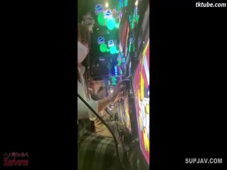 - 【無修正ｘ個人撮影】スロットでボロ負け…取り戻したい主婦が決意の動画出演！40代ご無沙汰人妻がデカ乳輪と崩れかけた恥ずかしい体を世に披露し free on - Ero Video 